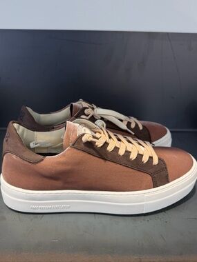 P448 Peach sneakers